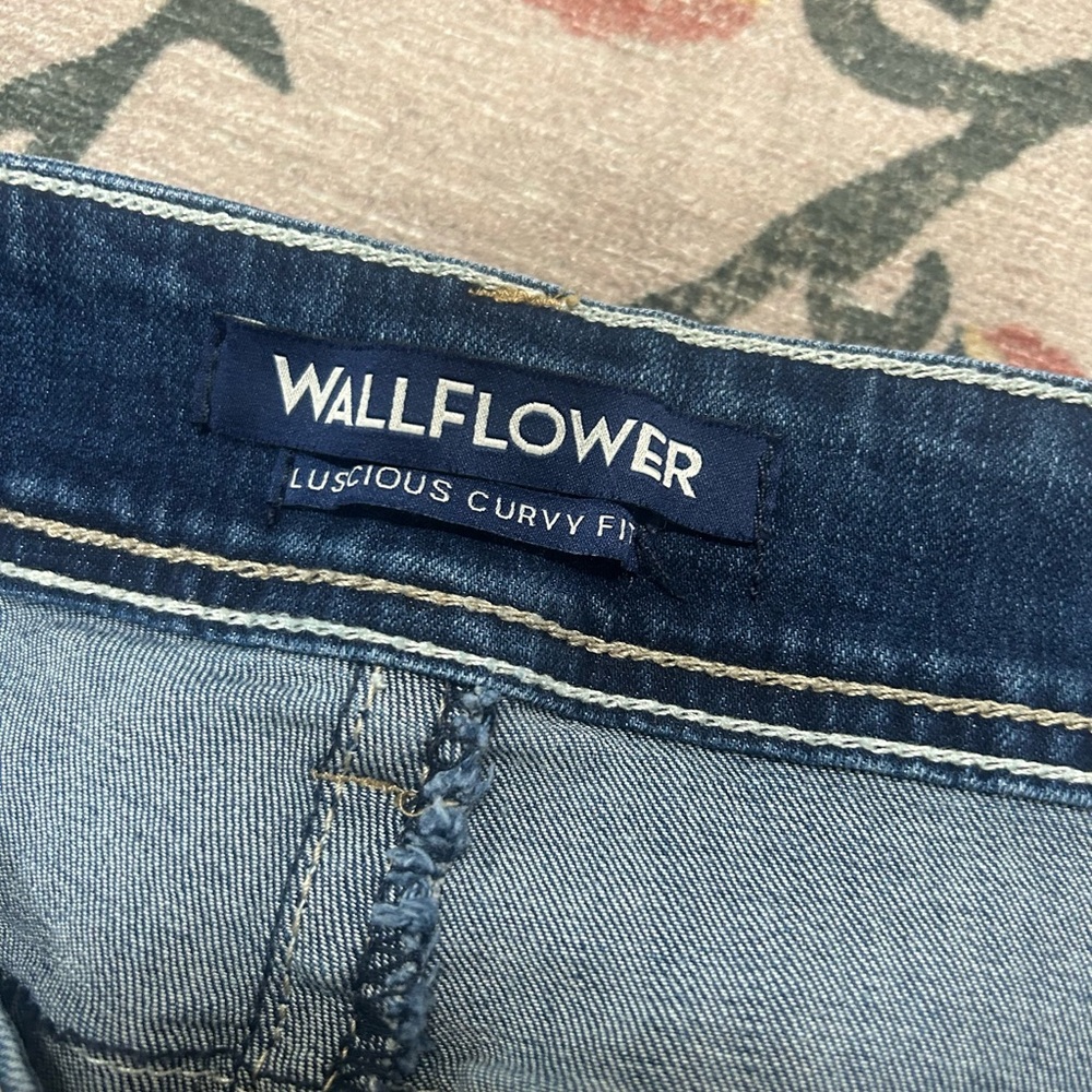Wallflower Dark Blue Capri Jeans - Picture 5 of 6